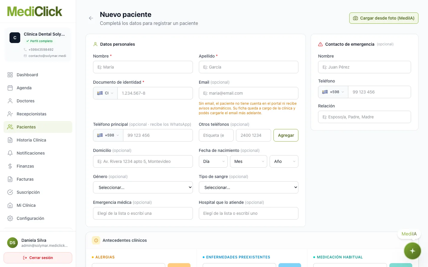 Formulario de alta de paciente con datos personales, documento, email opcional, teléfonos con etiqueta, domicilio y cobertura de emergencia
